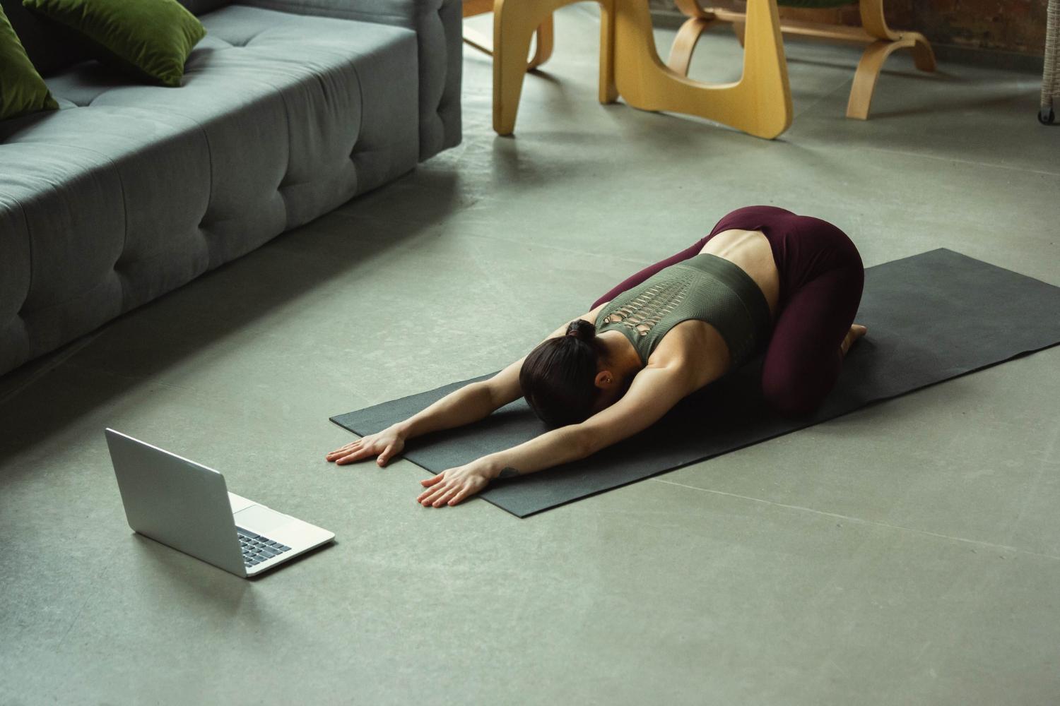 Guida Esperta Yoga: Migliora la Tua Postura e Consapevolezza